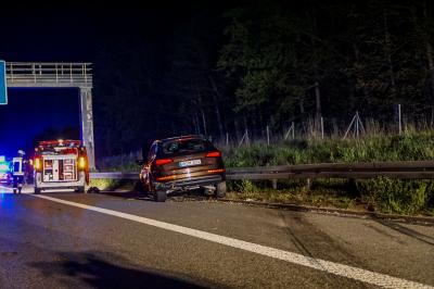 A8 Pforzheim: Unfall auf der A8 fordert zwei Verletzte und zwei kaputte Autos